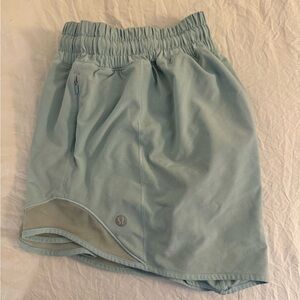 Lululemon mid-rise hotty hot shorts 4 inch